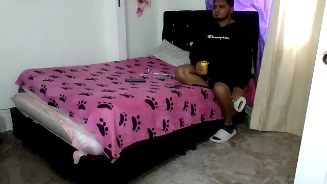 Boycuriousxxx 실시간 채팅방