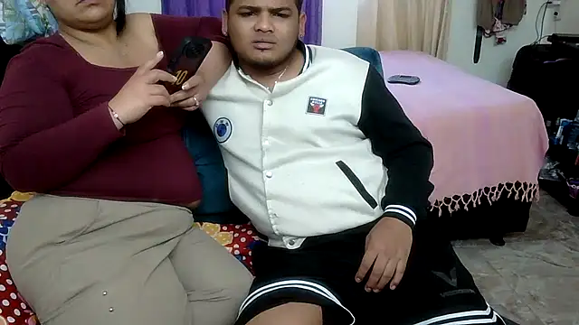 Boycuriousxxx: δωμάτιο απευθείας συνομιλίας