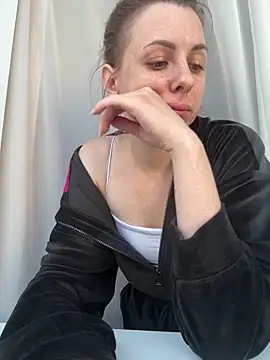 Marii_Ann's Live Chat Room
