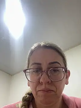 חדר צ'אט בשידור חי של miss_hanna07