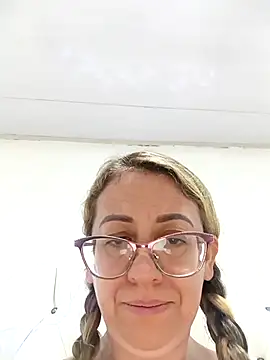 חדר צ'אט בשידור חי של miss_hanna07