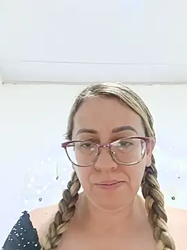 miss_hanna07 现场聊天室