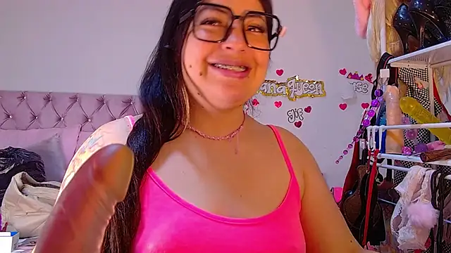 חדר צ'אט בשידור חי של lanaqueen699