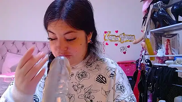lanaqueen699 Adlı Modelin Canlı Sohbet Odası