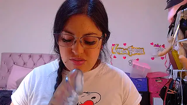 lanaqueen699 – live chatrum