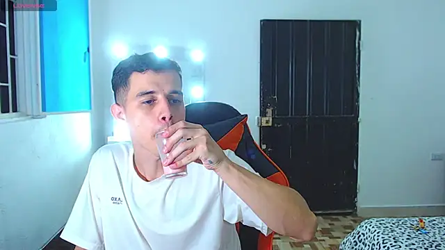 ADAM_HOT 网络视讯表演