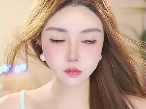 Qiaoqiao__ Adlı Modelin Canlı Sohbet Odası