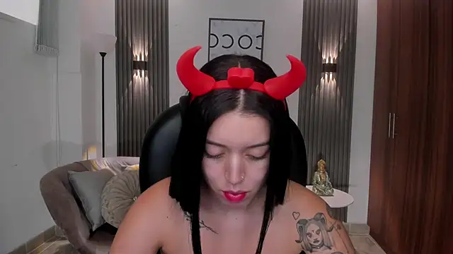 zoee_jackson – Naživo chatovacia miestnosť