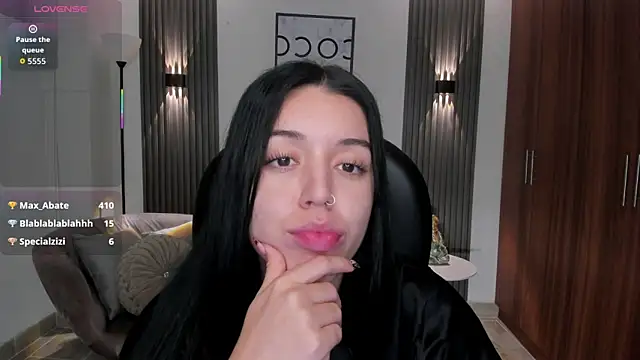 zoee_jackson Adlı Modelin Canlı Sohbet Odası