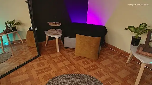 Živá chatovací místnost 6Briela9_