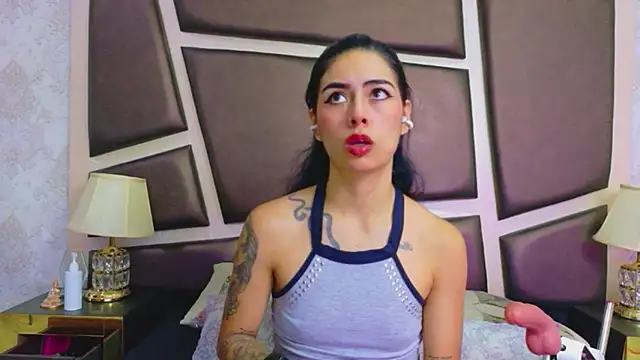 NicoleEsposito Adlı Modelin Canlı Sohbet Odası