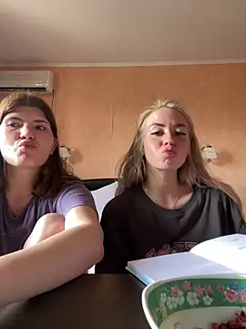 BettiVance: вебкам-шоу