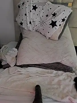 Konny_May élő chatszobája