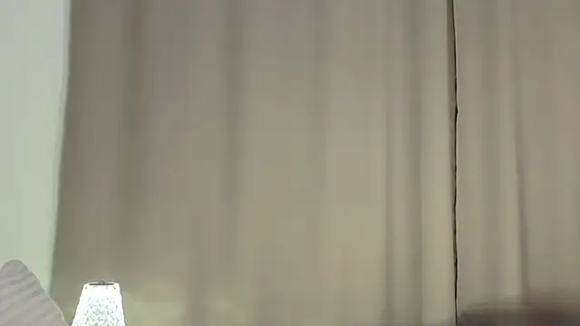 חדר צ'אט בשידור חי של illumiangel