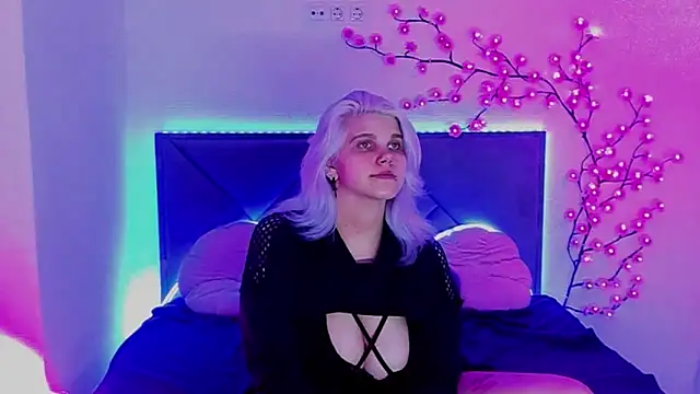 JoannLowe Adlı Modelin Canlı Sohbet Odası