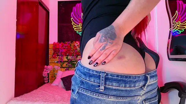 meghan_nill Show in webcam