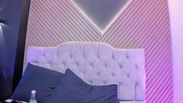 EvaaLovia1 Live chatroom