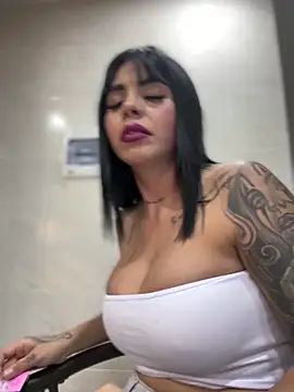غرفة دردشة Tamyjenkins1 المباشرة