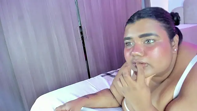 NaomiAsha Cameră chat live