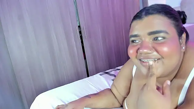 NaomiAsha Cameră chat live