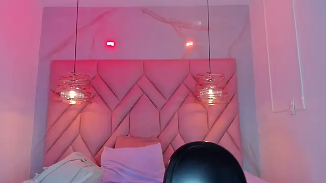 חדר צ'אט בשידור חי של AngelaaCute_