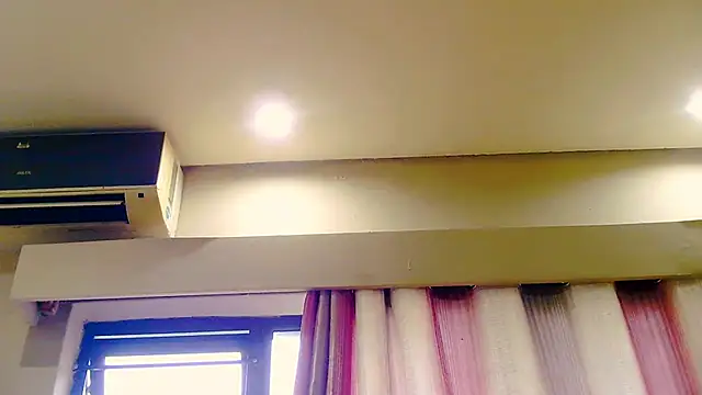 THICKNESS28n Live chat-huone