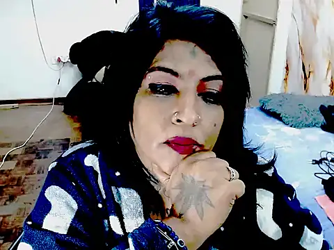 Indiancatz2 Adlı Modelin Canlı Sohbet Odası