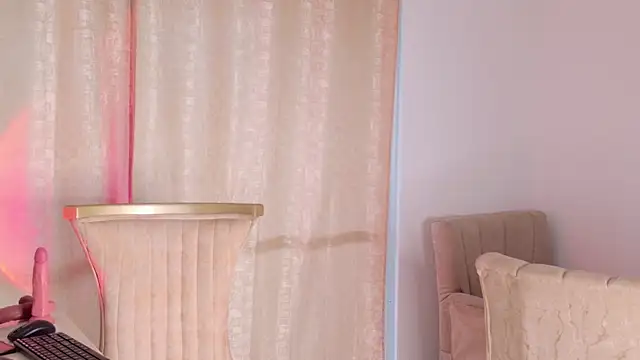NatazhaQueen Adlı Modelin Canlı Sohbet Odası