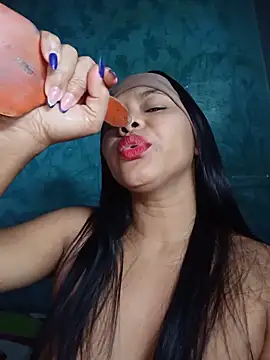 חדר צ'אט בשידור חי של SofiiiSweet_Ass