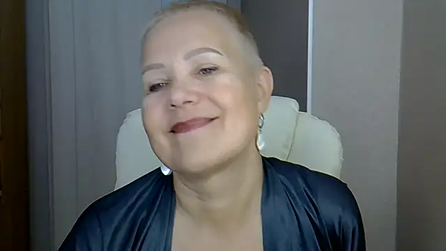 Madam-Madam Adlı Modelin Canlı Sohbet Odası
