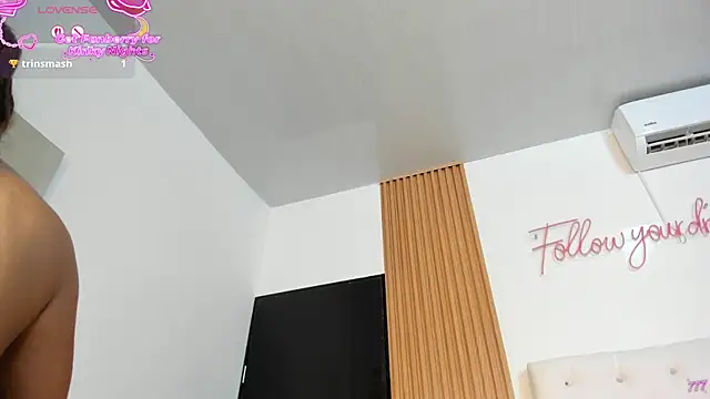MartinaWestt's Live Chat Room
