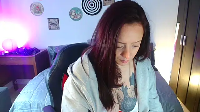 Pokój czatu na żywo – Katicalatinmilf