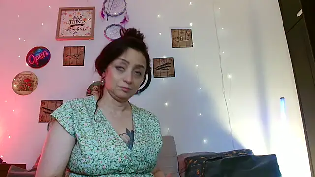 Katicalatinmilf 실시간 채팅방
