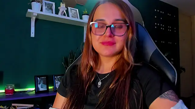 evy_orange1 Adlı Modelin Canlı Sohbet Odası