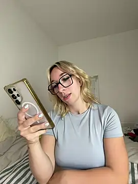 Pokój czatu na żywo – Giuliana_baby
