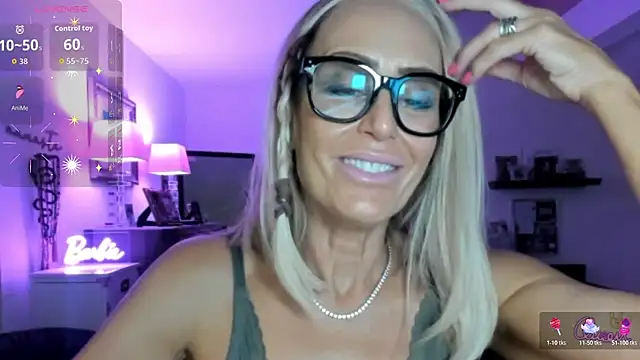 VelvetBarbie's Live Chat Room