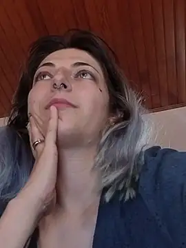 Nixxy_naughty Adlı Modelin Canlı Sohbet Odası