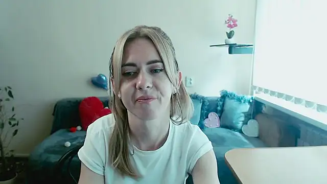 Q_lady's Live Chat Room