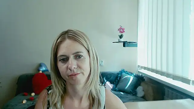 Q_lady's Live Chat Room