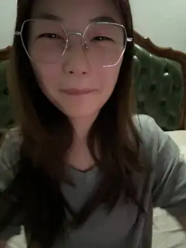 Sweet-Angel999's Live Chat Room