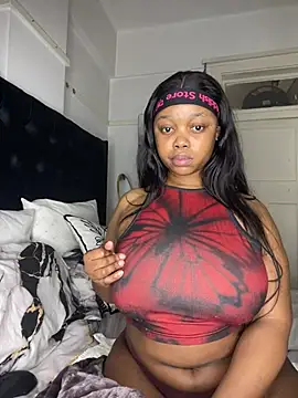 Pokój czatu na żywo – Queen_Tee23