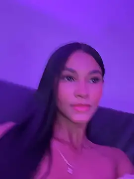 Sharlenne_ Adlı Modelin Canlı Sohbet Odası