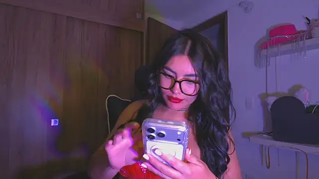 Layla_Nicols Adlı Modelin Canlı Sohbet Odası