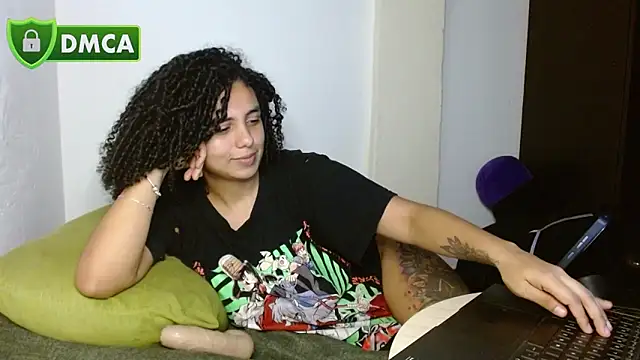 חדר צ'אט בשידור חי של amantinaBOOBS