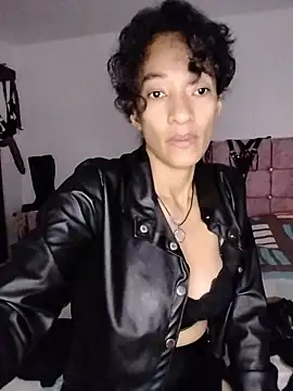 AmelieMartinez Adlı Modelin Canlı Sohbet Odası