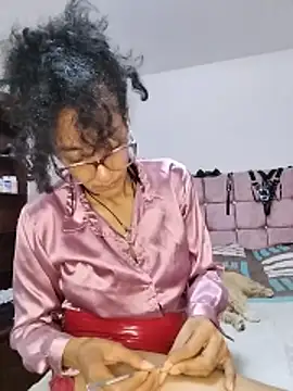 AmelieMartinez Adlı Modelin Canlı Sohbet Odası