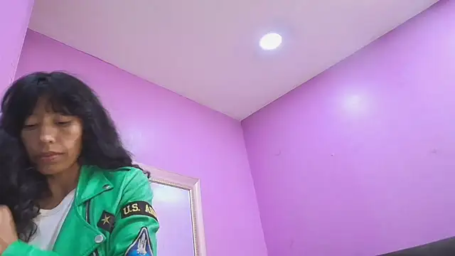 karolinee_66_'s Live Chat Room