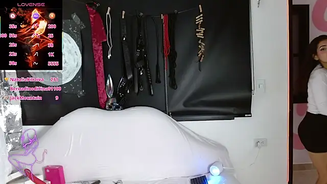 חדר צ'אט בשידור חי של LunaSub69_