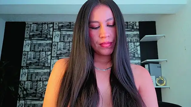EmiGomez_n Live chat-huone