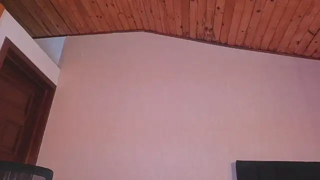 Chat soba uživo modela EmiGomez_